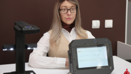 俄罗斯首个机器人美女职员上岗，“机器人时代”真的要来了？