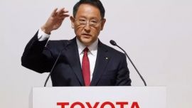 丰田掌门人警告：纯电动车更污染，特斯拉被严重高估！