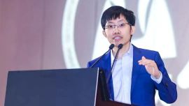 梁文锋登顶全球AI创始人财富榜，DeepSeek全速冲刺IPO