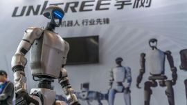 敲钟前夜，宇树科技放出“超人”